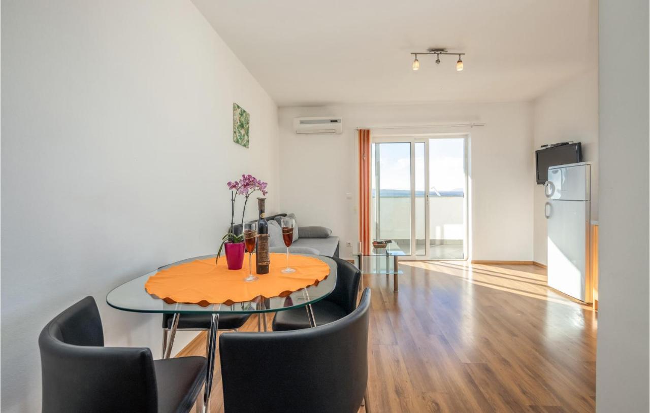 Stunning Apartment In Crikvenica With Wifi エクステリア 写真