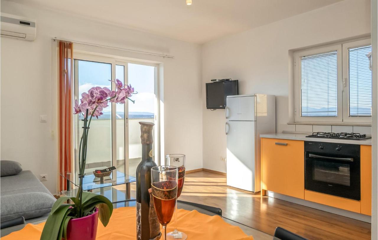 Stunning Apartment In Crikvenica With Wifi エクステリア 写真