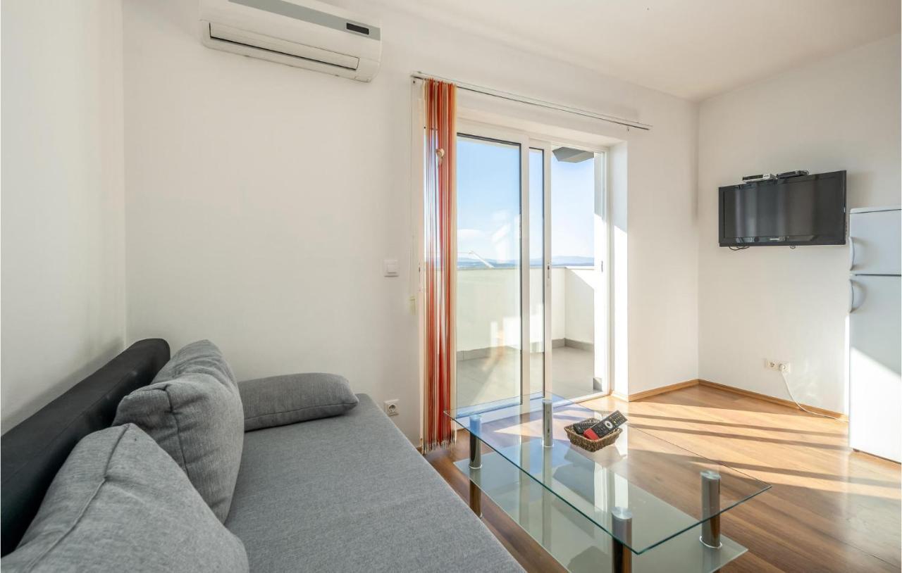 Stunning Apartment In Crikvenica With Wifi エクステリア 写真