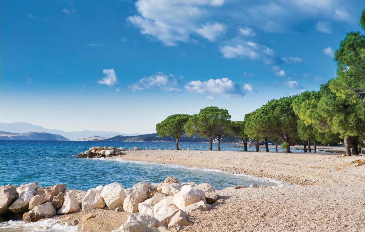 Stunning Apartment In Crikvenica With Wifi エクステリア 写真