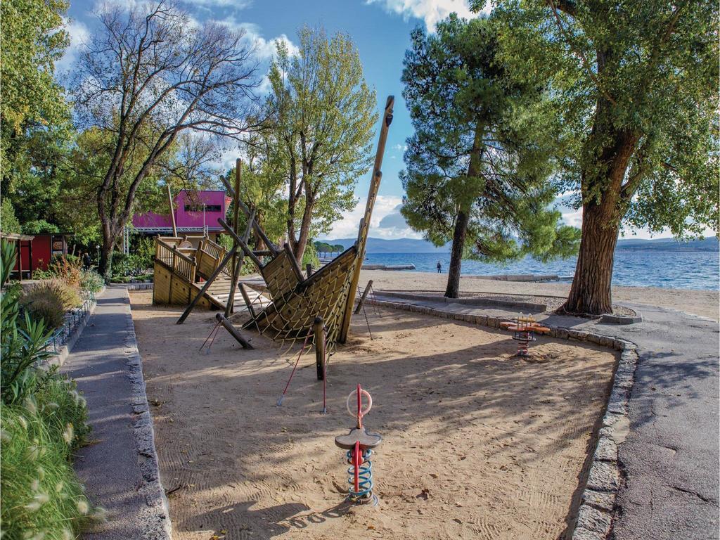 Stunning Apartment In Crikvenica With Wifi エクステリア 写真