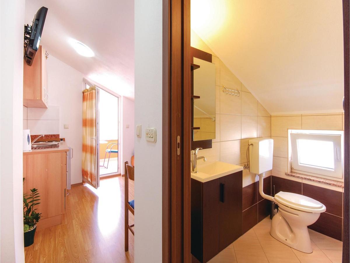 Stunning Apartment In Crikvenica With Wifi エクステリア 写真